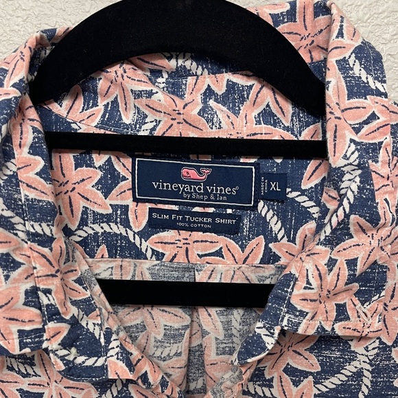 Vineyard Vines Men's Shirt with Pink and Blue Leaf Pattern - Picture 2 of 6